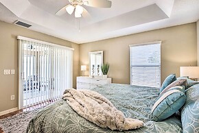 Sunny Courtyard Villa w/ Patio: Golf & Dine!