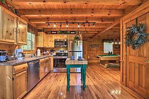 Gatlinburg Mountainside Escape w/ Deck & Hot Tub!