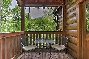 Gatlinburg Mountainside Escape w/ Deck & Hot Tub!