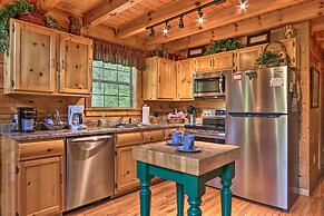 Gatlinburg Mountainside Escape w/ Deck & Hot Tub!