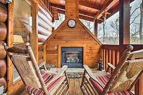 Gatlinburg Mountainside Escape w/ Deck & Hot Tub!