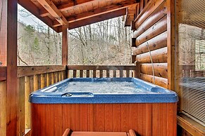 Gatlinburg Mountainside Escape w/ Deck & Hot Tub!