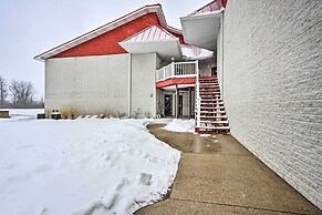 Pigeon Retreat w/ Community Pool & Hot Tub!
