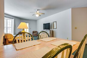 Pigeon Retreat w/ Community Pool & Hot Tub!