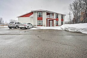 Pigeon Retreat w/ Community Pool & Hot Tub!