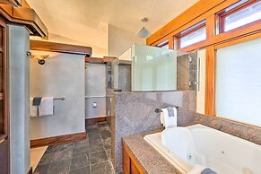 Spacious Luxury Retreat w/ Private Hot Tub & Pool!