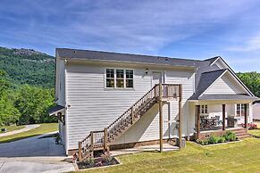 Near Parks, Trails & Lakes: Quaint Landrum Escape!