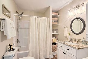 Near Parks, Trails & Lakes: Quaint Landrum Escape!