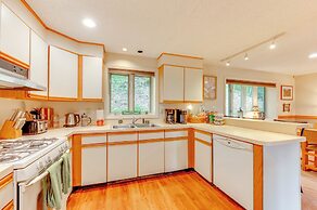 Charming Jackson Mountain Retreat on Golf Course!