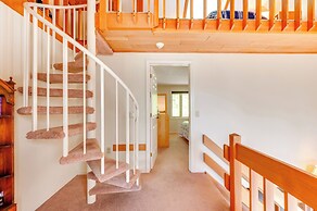 Charming Jackson Mountain Retreat on Golf Course!