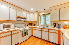 Charming Jackson Mountain Retreat on Golf Course!