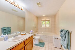 Charming Jackson Mountain Retreat on Golf Course!