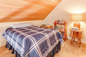 Charming Jackson Mountain Retreat on Golf Course!