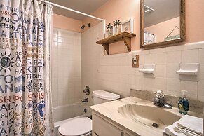 Sunny Cocoa Beach Condo w/ Balcony & Pool Access