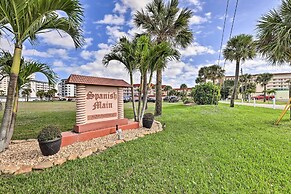 Sunny Cocoa Beach Condo w/ Balcony & Pool Access