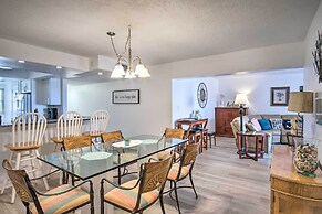 Sunny Cocoa Beach Condo w/ Balcony & Pool Access