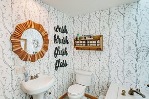 Wilmington Retreat w/ Deck, Lake Views & Game Room