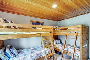 Wilmington Retreat w/ Deck, Lake Views & Game Room