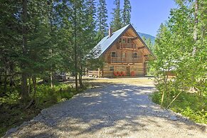 Expansive Moyie Riverfront Cabin - Pets Welcome!