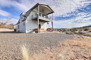 Hot Tub & View: Wine Country Retreat in Cornville