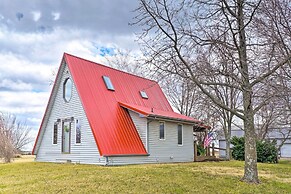 Vivid 'cedar Ridge' Cabin ~ 23 Miles to Wichita!