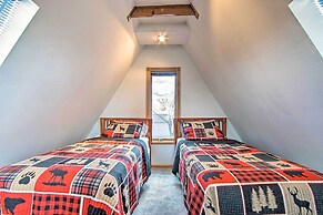 Vivid 'cedar Ridge' Cabin ~ 23 Miles to Wichita!