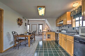 Vivid 'cedar Ridge' Cabin ~ 23 Miles to Wichita!