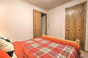 Vivid 'cedar Ridge' Cabin ~ 23 Miles to Wichita!