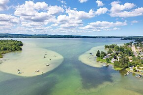 Charming Tiny Cottage 5 w/ Crooked Lake Access!