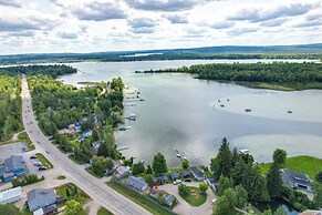 Charming Tiny Cottage 5 w/ Crooked Lake Access!