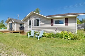 Charming Tiny Cottage 5 w/ Crooked Lake Access!