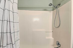 Quaint Downtown Murfreesboro Cottage w/ Lush Yard