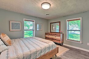 Quaint Downtown Murfreesboro Cottage w/ Lush Yard