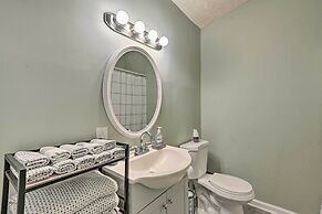 Quaint Downtown Murfreesboro Cottage w/ Lush Yard