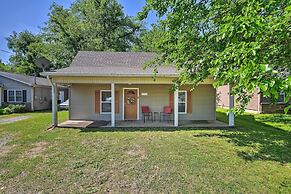 Quaint Downtown Murfreesboro Cottage w/ Lush Yard