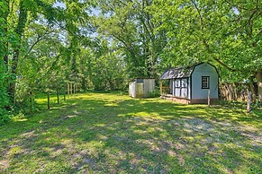 Quaint Downtown Murfreesboro Cottage w/ Lush Yard