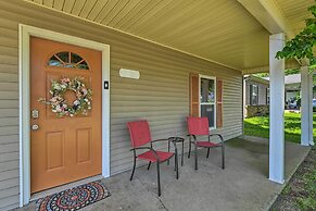 Quaint Downtown Murfreesboro Cottage w/ Lush Yard