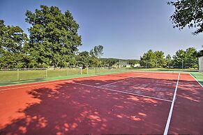 Pool + Dock Access: Resort Condo in Branson