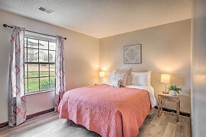 Pool + Dock Access: Resort Condo in Branson