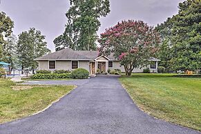 Riverfront Paradise w/ Hot Tub & Pool in Kinsale!