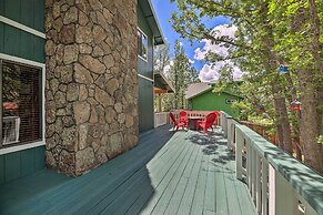 Family-friendly Pinetop Retreat: Deck + Yard!