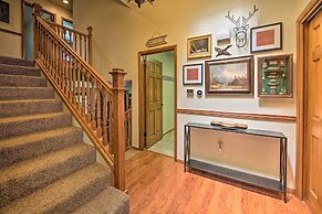 Deck + Yard: Family-friendly Pinetop Retreat