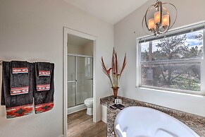 Mountain-view Rooftop Deck: Sedona Hideaway