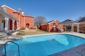 Hot Springs Home With Pool - 1/2 Mile to Oaklawn!