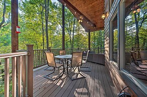 Creekside Broken Bow Cabin w/ Hot Tub & Fire Pit!