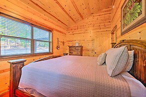 Creekside Broken Bow Cabin w/ Hot Tub & Fire Pit!