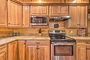 Creekside Broken Bow Cabin w/ Hot Tub & Fire Pit!