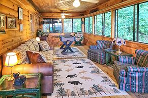 Smoky Mountain Cabin w/ Hot Tub & Views!