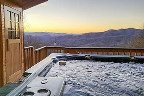 Smoky Mountain Cabin w/ Hot Tub & Views!