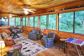 Smoky Mountain Cabin w/ Hot Tub & Views!